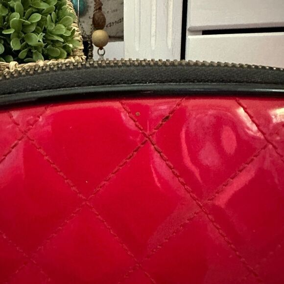 Victoria’s Secret Red Quilted Makeup Cosmetic Travel Bag - Picture 3 of 9
